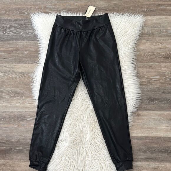 EVEREVE COMMANDO Black Faux Leather Joggers Size XS NWT - Picture 1 of 6